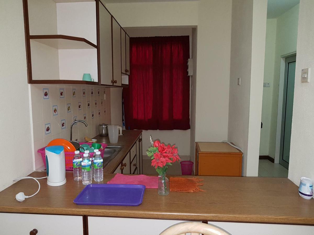 Home Stay Bayu Emas Appartment, Batu Ferringhi Exterior foto