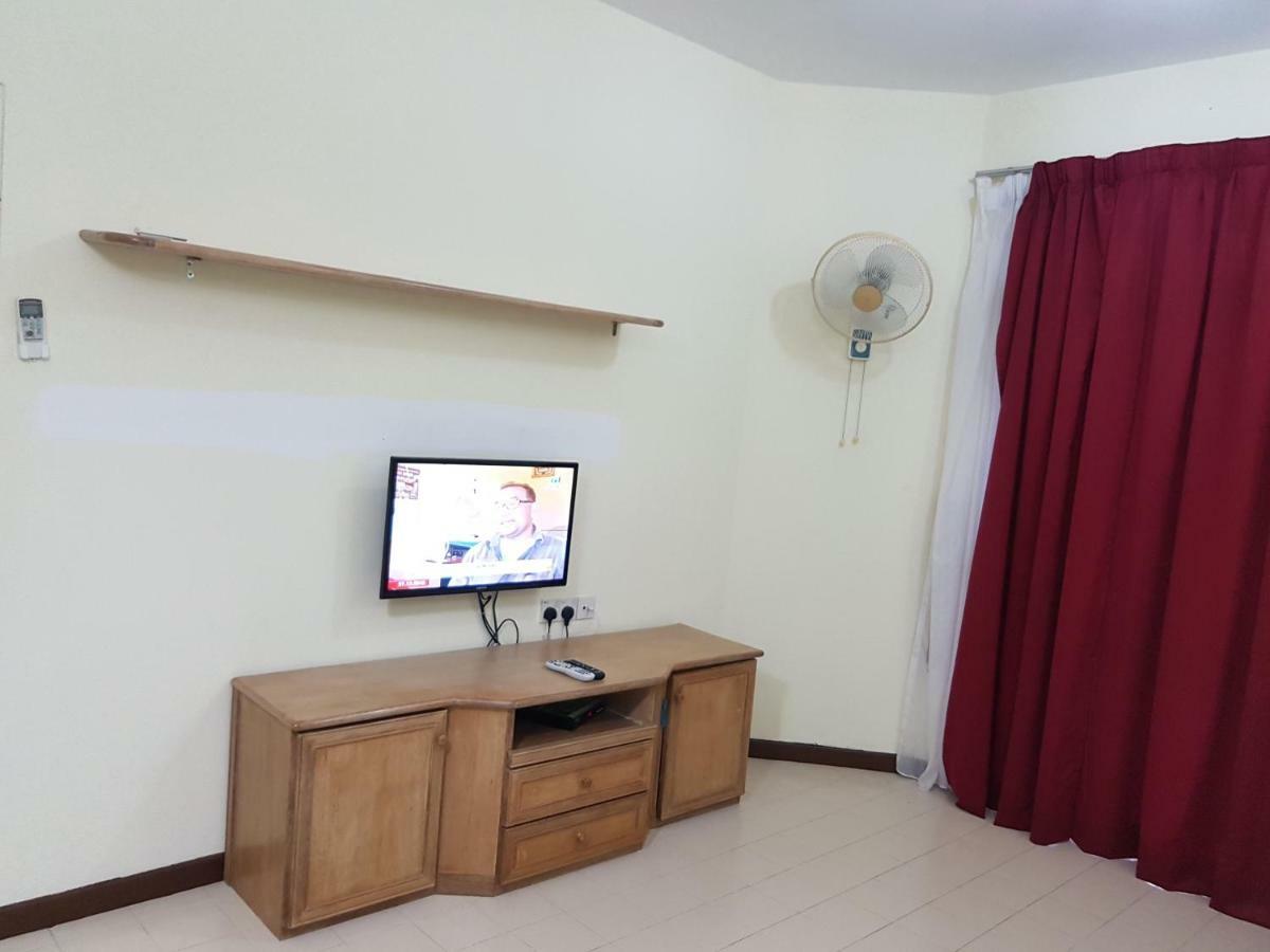 Home Stay Bayu Emas Appartment, Batu Ferringhi Exterior foto